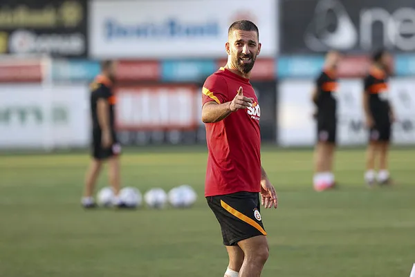 1633693631572.jpg Galatasaray'da Fatih Terim'den Arda Turan kararı-4