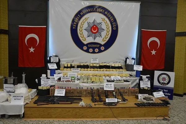 DEAŞ’lıların gösterdiği adreslerden cephanelik çıktı-1