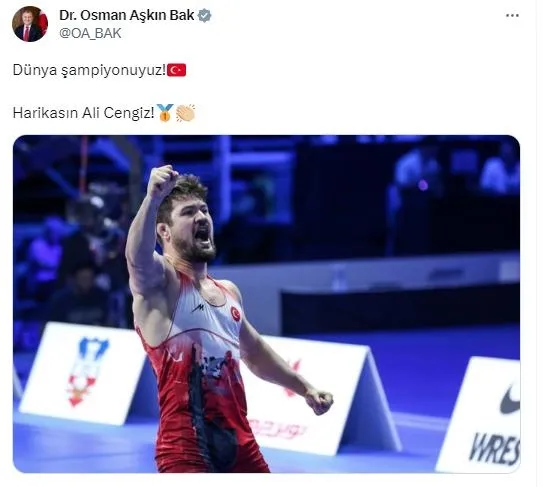 dunya-gures-sampiyonasinda-mucadele-eden-ali-cengiz-macar-rakibini-yenerek-dunya-sampiyonu-oldu-1695580279308.jpeg Dünya Güreş Şampiyonası'nda mücadele eden Ali Cengiz, Macar rakibini yenerek dünya şampiyonu oldu-3
