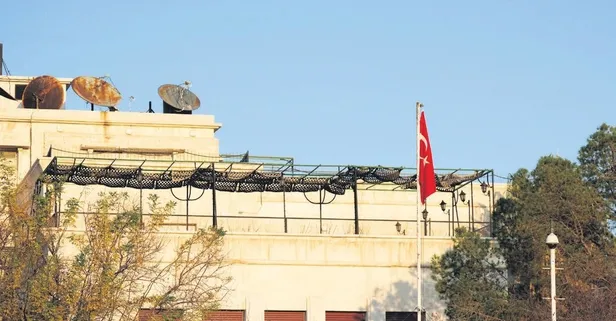 Şam Büyükelçiliğine 12 yıl sonra Türk bayrağı asıldı