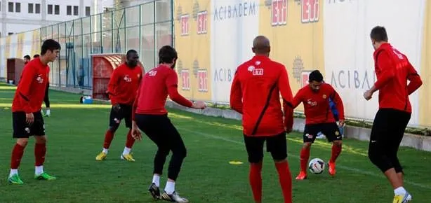 Eskişehirspor 2 oyuncu bitirdi