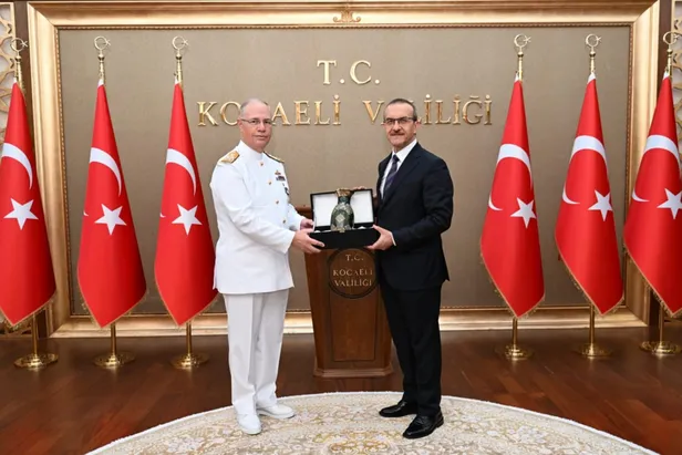 donanma-komutani-koramiral-kadir-yildiz-kimdir-kadir-yildiz-nereli-kac-yasinda-hangi-gorevlerde-bulundu-iste-h-1690911816935.jpg Kadir Yıldız nereli, kaç yaşında, hangi görevlerde bulundu? Donanma Komutanı Koramiral Kadir Yıldız kimdir? İşte hayatı ve biyografisi-5