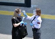 AVM’ler 50 gün sonra yeniden açıldı! Müşteriler içeriye ateşleri ölçülerek alındı