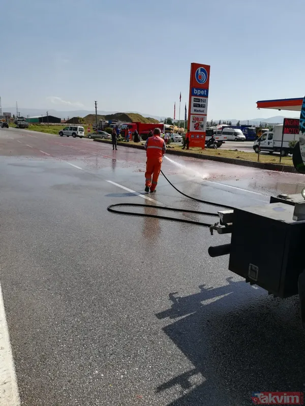Çorum'da TIR devrildi, yol karpuz tarlasına döndü - 18
