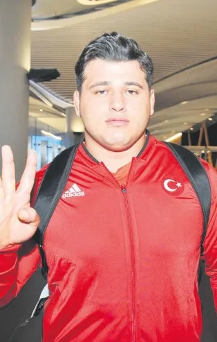 Transferleri karşılamak için saatlerce bekleyen on binler Rıza Kayaalp için kılını kıpırdatmadı!