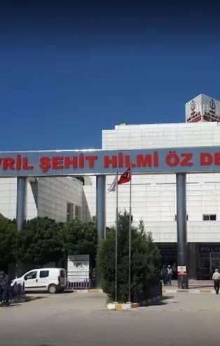 İki çocuk annesini eski sevgilisi defalarca bıçakladı