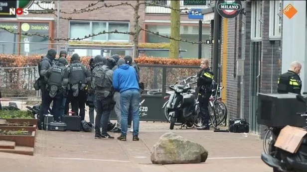 Hollandanın Ede kentinde rehine krizi! Çok sayıda kişi var! Polis bölgeyi boşalttı