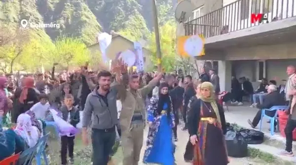 İşte 7'li koalisyonun ortağı HDP! Hakkari milletvekili adayları PKK kıyafetli kişiler tarafından karşılandı! HDP'li Onur Düşünmez'den skandal sözler-6