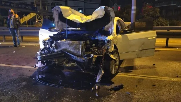 Yenibosna'da gece yarısı feci kaza: 5 yaralı-2