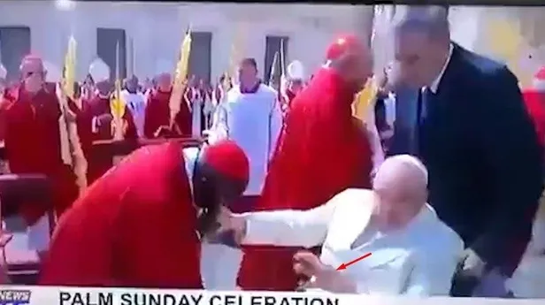 katolik-dunyasinin-ruhani-lideri-papa-franciscustan-afrikali-kardinale-irkci-davranis-1696517431821.jpeg Katolik dünyasının ruhani lideri Papa Franciscus'tan Afrikalı kardinale ırkçı davranış-2