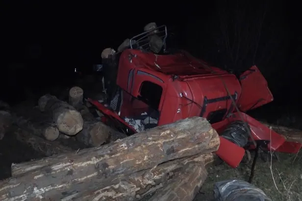Kırıkkale'de feci kaza! Çarptığı pikabı biçen tır tarlaya uçtu: Ölü ve yaralılar var-5