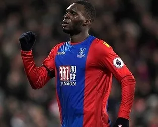 Cenk Tosun gidiyor, Benteke geliyor