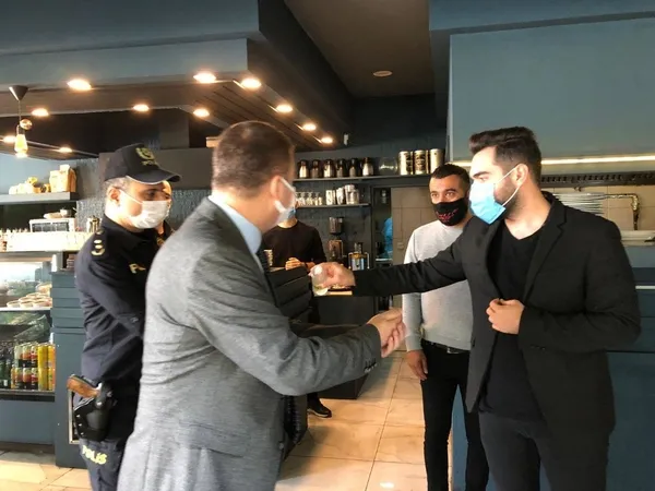 koronavirus-tedbirlerinde-ceza-kesilmeden-onceki-son-gunde-denetimler-yapildi-1603798172959.jpg Koronavirüs tedbirlerinde ceza kesilmeden önceki son günde denetimler yapıldı-4