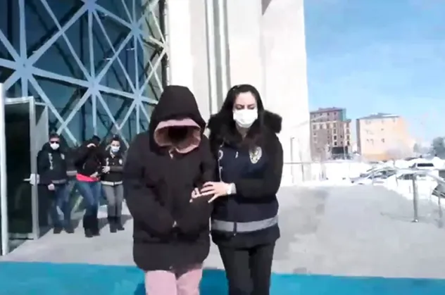 Kars'ta fuhuş operasyonu! 12 kişi yakalandı