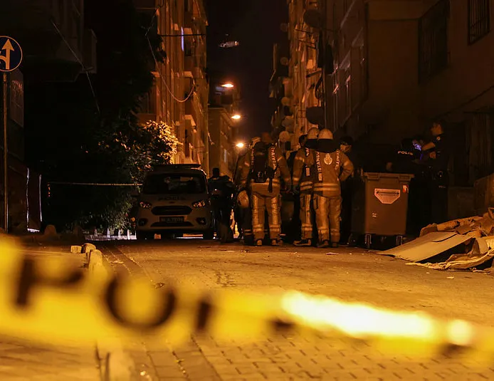 Evini ilaçlattı komşularını zehirledi! 16 kişi hastanelik...