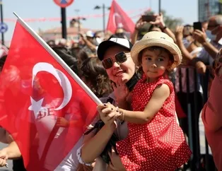 30 Ağustos Zafer Bayramı coşkusu tüm yurtta! Herkes meydanlara akın etti