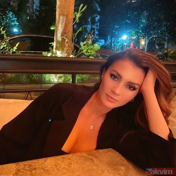 Burcu Özberk dekolte şovuna devam ediyor 'yeni silikonlarını gösteriyor!' yorumları patladı! Burcu Özberk durmuyor - 4