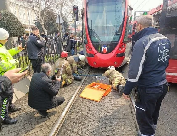 Fatih’te bir yaya tramvayın altında kaldı! Acı haber