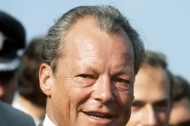 Eski Almanya Başkan Willy Brandt'ın ABD askeri istihbaratı Counter Intelligence Corps (CIC) için casusuluk iddiası!