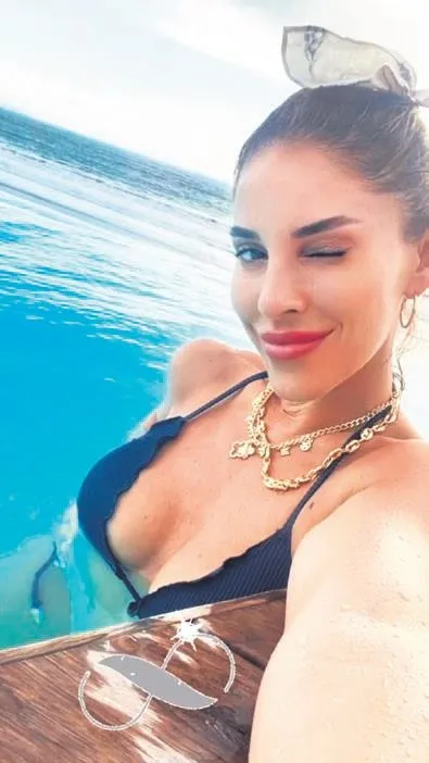 hande-ercel-kerem-bursin-askiyla-ilgili-konustu-her-sey-yolunda-1636573362353.jpeg Hande Erçel, Kerem Bürsin aşkıyla ilgili konuştu! " Her şey yolunda"-4