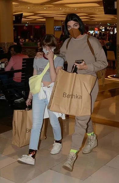 Virüs Deniz Akkaya'nın ciğerlerine indi: Deniz Akkaya'nın tasarım maskeleri işe yaramadı-4