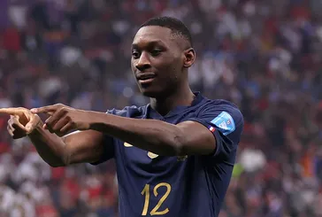 Randal Kolo Muani resmen Juventus’a transfer oldu