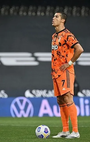 Ronaldo gollerle döndü