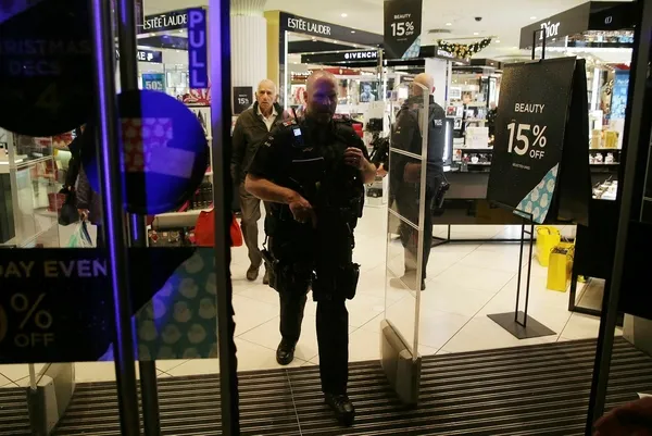 Londra'da kırmızı alarm! Metro istasyonu tahliye edildi-5