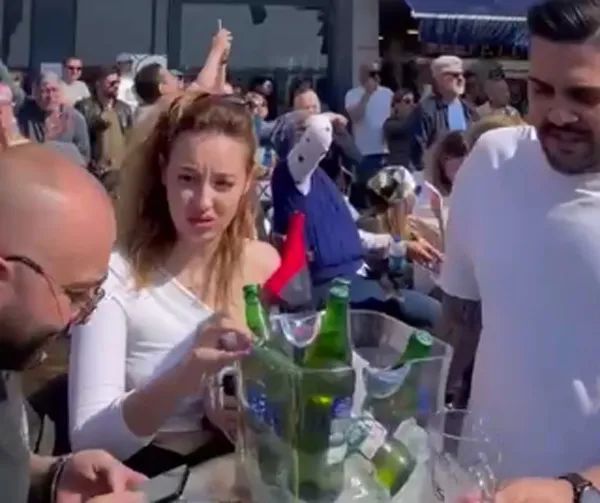 Temel Karamollaoğlu'ndan İzmir'de 'Sivas' gafı! Karamollaoğlu konuştu İzmirliler alkol yudumlayarak dinledi-3