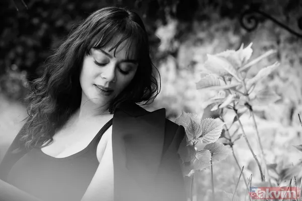 Bahar’ın yıldızı Demet Evgar’dan tören sonunda dikkat çeken Mert Yazıcıoğlu hamlesi! “İki tane bebek görüyorum” - 3