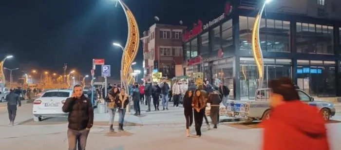 hakkari-44-ve-35-buyuklugundeki-depremlerin-ardindan-45-ile-bir-kez-daha-sallandi-son-durum-ne-hasar-var-mi-is-1704045758535.jpeg Hakkari 4.4 ve 3.5 büyüklüğündeki depremlerin ardından 4.5 ile bir kez daha sallandı! Son durum ne? Hasar var mı? İşte ilk görüntüler...-3