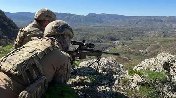 son-dakika-msb-duyurdu-suriyenin-kuzeyinde-10-terorist-etkisiz-hale-getirildi-1650992347046.jpeg Son dakika: MSB duyurdu! Suriye'nin kuzeyinde 10 terörist etkisiz hale getirildi-3