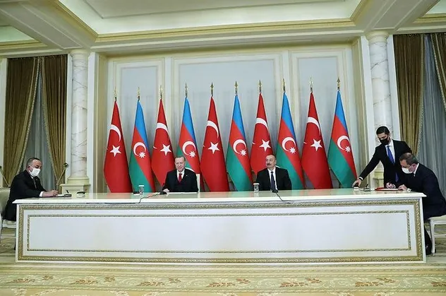 Son dakika: Başkan Erdoğan'dan Azerbaycan dönüşü kritik açıklamalar! AB ve ABD'ye dikkat çeken mesaj
