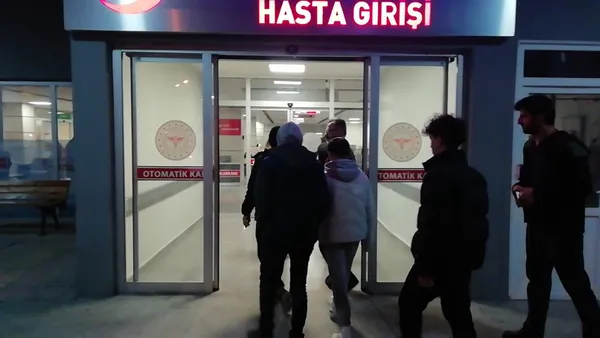 erzincanda-20-ogrenci-gida-zehirlenmesi-suphesiyle-hastaneye-kaldirildi-1667332943376.jpg Erzincan'da 20 öğrenci gıda zehirlenmesi şüphesiyle hastaneye kaldırıldı-2