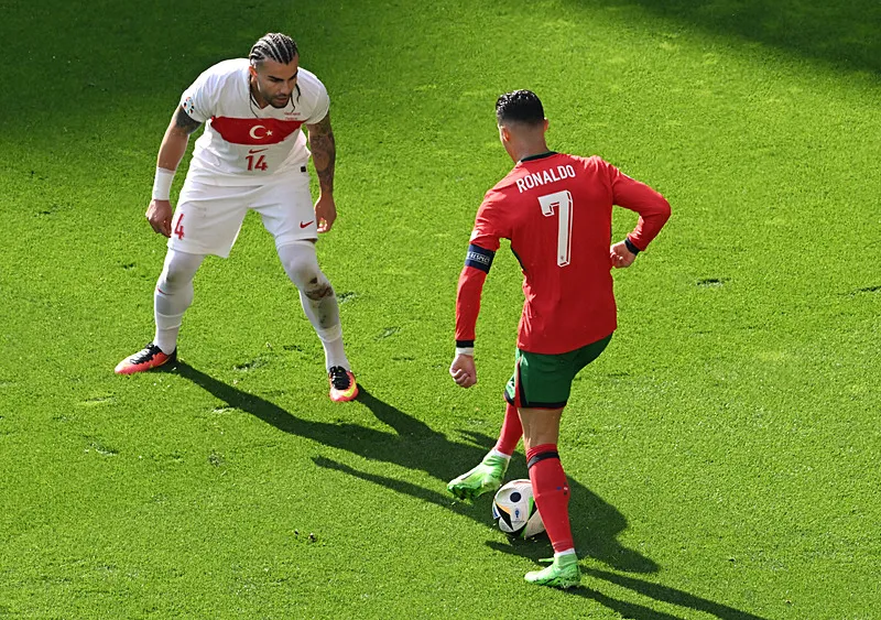 Abdülkerim Bardakcı Çekya maçında cezalı!