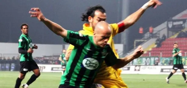 Akhisar  kendi silahıyla vuruldu!