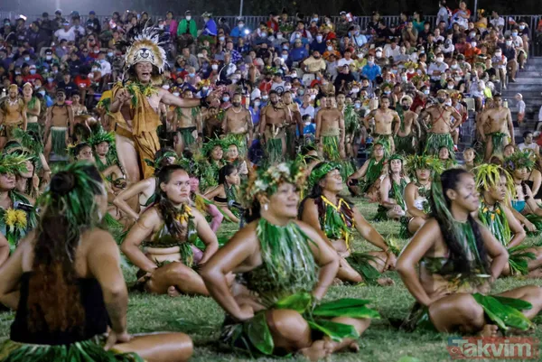Fransa Cumhurbaşkanı Emmanuel Macron'un Fransız Polinezyası'nda ilginç anları! Boynuna çiçekleri doladılar - 29