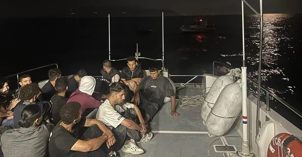 İzmir açıklarında geri itilen 64 düzensiz göçmen kurtarıldı! 16 düzensiz göçmen yakalandı