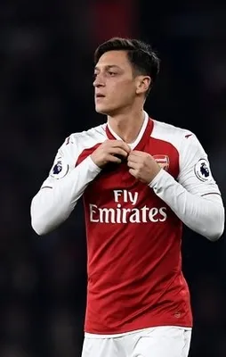 Süper Lig'in devleri Özil transferinde karşı karşıya