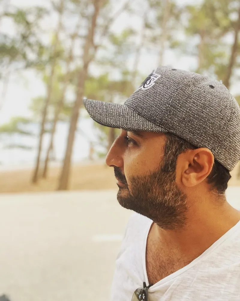 Güldür Güldür’ün Onur Buldu’nun sessiz sedasız evlendiği öğretmen eşine bakın! Kızının annesi hayran bıraktı: “Çok güzel bir aile”-3