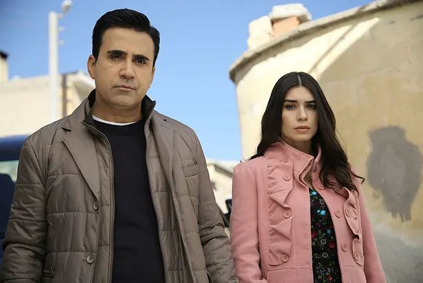 Burcu Kıratlı, Külliye'deki davete hazırlanıyor-5