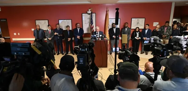 turkiye-karsitligiyla-biliniyor-rusvetle-suclanan-bob-menendez-bu-sefer-fena-terledi-sorulari-beklemeden-salon-1695672857120.jpeg Türkiye karşıtlığıyla biliniyor! Rüşvetle suçlanan Bob Menendez bu sefer fena terledi: Soruları beklemeden salonu terk etti-7