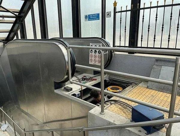 son-dakika-istanbullunun-cani-tehlikede-vezneciler-metro-istasyonunda-yangin-1694188193350.jpeg Güngören'de tramvay İmamoğlu ile İstanbul raydan çıktı! İlk günden öğrenciler derse yetişemedi: Ongun'dan "Büyükşehir Çalışıyor" pişkinliği-9