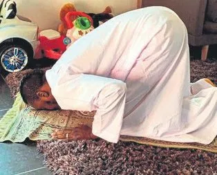 Diagne’den namaz paylaşımı