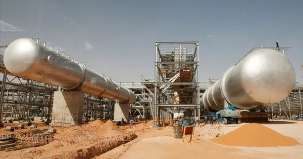 suudi-arabistanda-milli-petrol-sirketi-aramconun-tesisleri-fuzeyle-vuruldu-1606161721530.jpg