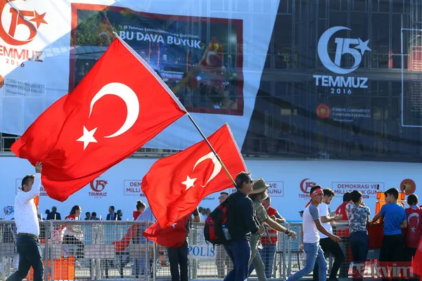 Milyonlar 15 Temmuz Şehitler Köprüsü'ne akın etti - 25