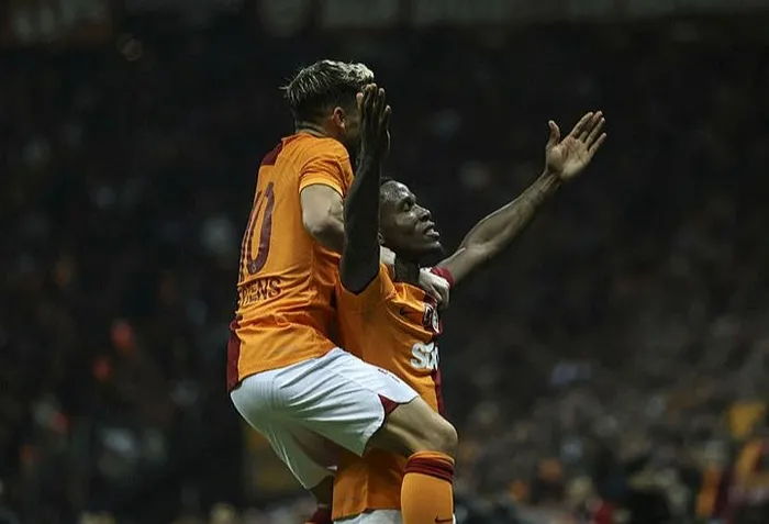 kronik-sakat-denilen-wilfried-zaha-bu-sezon-ligde-584-dakika-forma-giyip-5-gol-1-asistle-oynadi-1701039528355.jpeg Kronik sakat denilen Wilfried Zaha bu sezon ligde 584 dakika forma giyip 5 gol, 1 asistle oynadı-3