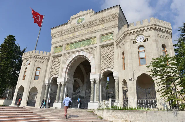Rektör olmak için 'idarecilik yeteneği ve deneyimi' gerekir