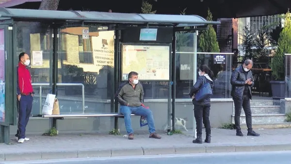 Covid- 19’a karşı tedbirler sıklaştırıldı! Ancak toplu taşımada kurallar hiçe sayıldı (Koronavirüs haberleri)-1