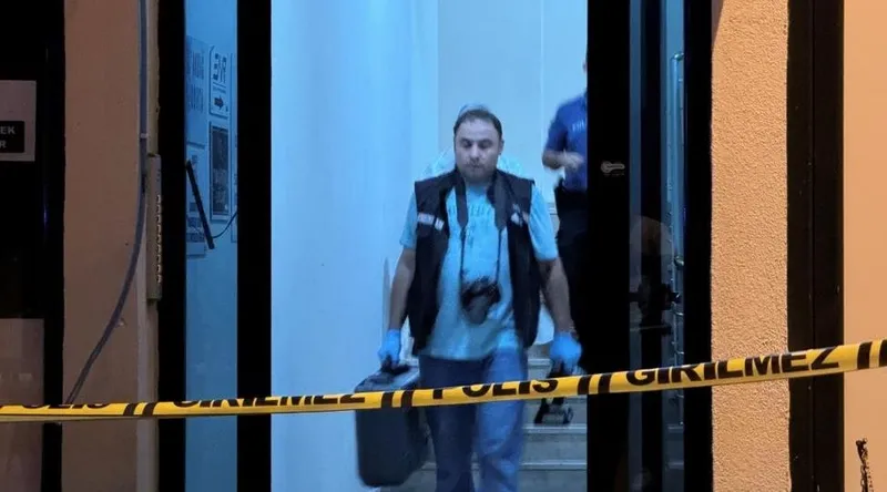 sakaryada-kadin-cinayeti-sevgilisinin-basindan-vurdugu-sehle-gunduz-hayatini-kaybetti-1725755837238.jpeg